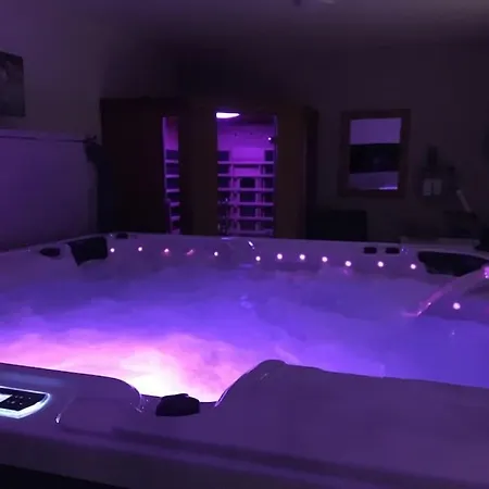 別荘 La Miltiere, Maison Avec Piscine, Et Sauna Isigny-le-Buat